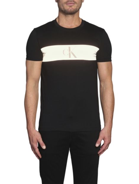 Camiseta-slim-con-raya-reflectante-y-logo