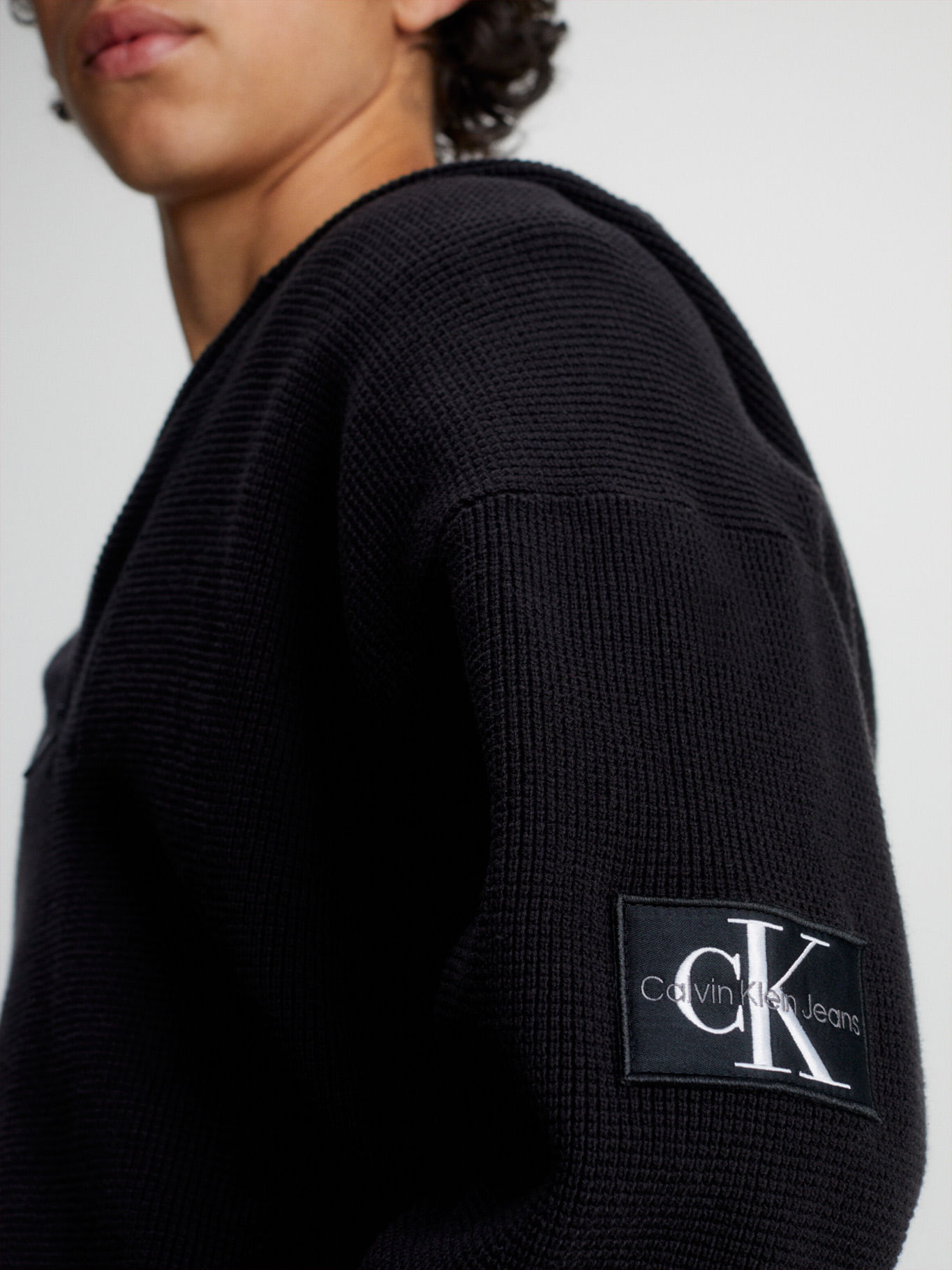 Sweater con capucha de algodón gofrado — imagen 4
