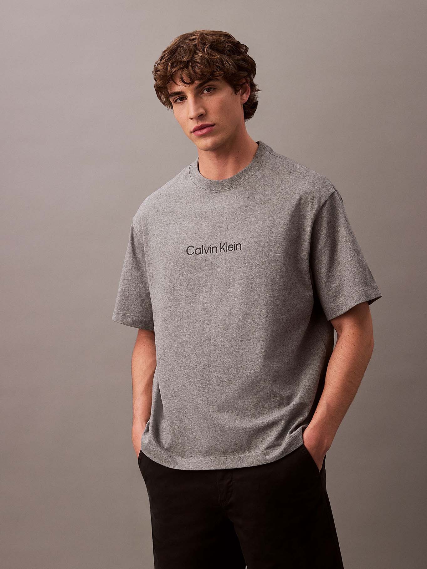 Remera relaxed con logo Calvin Klein