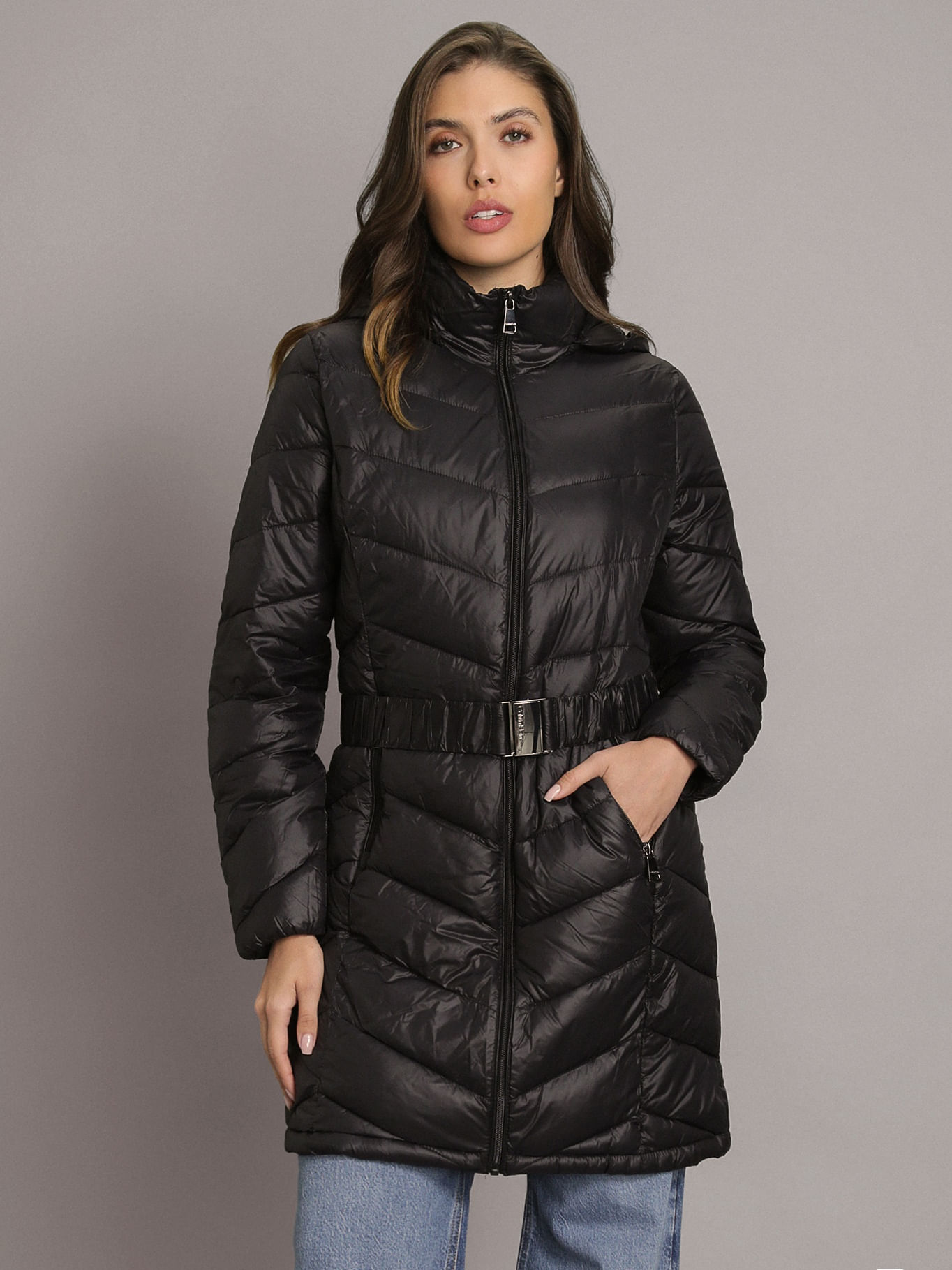 Campera puffer con capucha en nailon