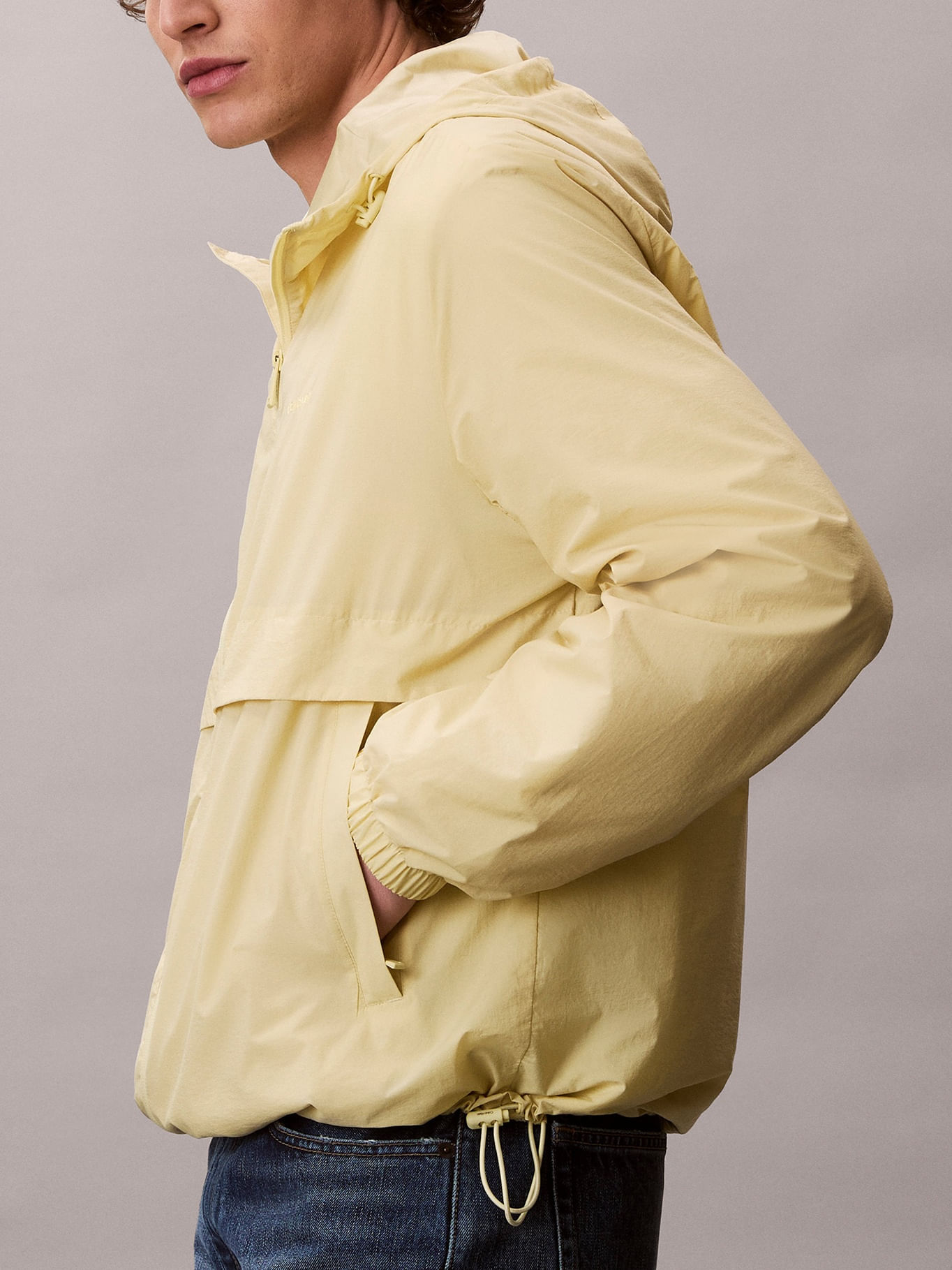 Campera liviana con capucha — imagen 4